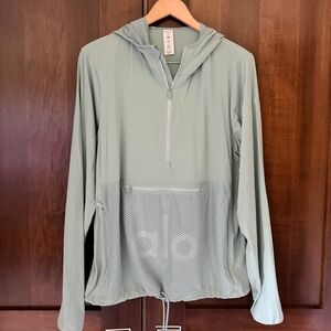 Alo Airwave Windbreaker Size: Small/unisex